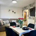Izerskie Gorska 8 - Blisko Park I Dom Zdrojowy Oraz Wyjscie Na Sky Walk Apartment